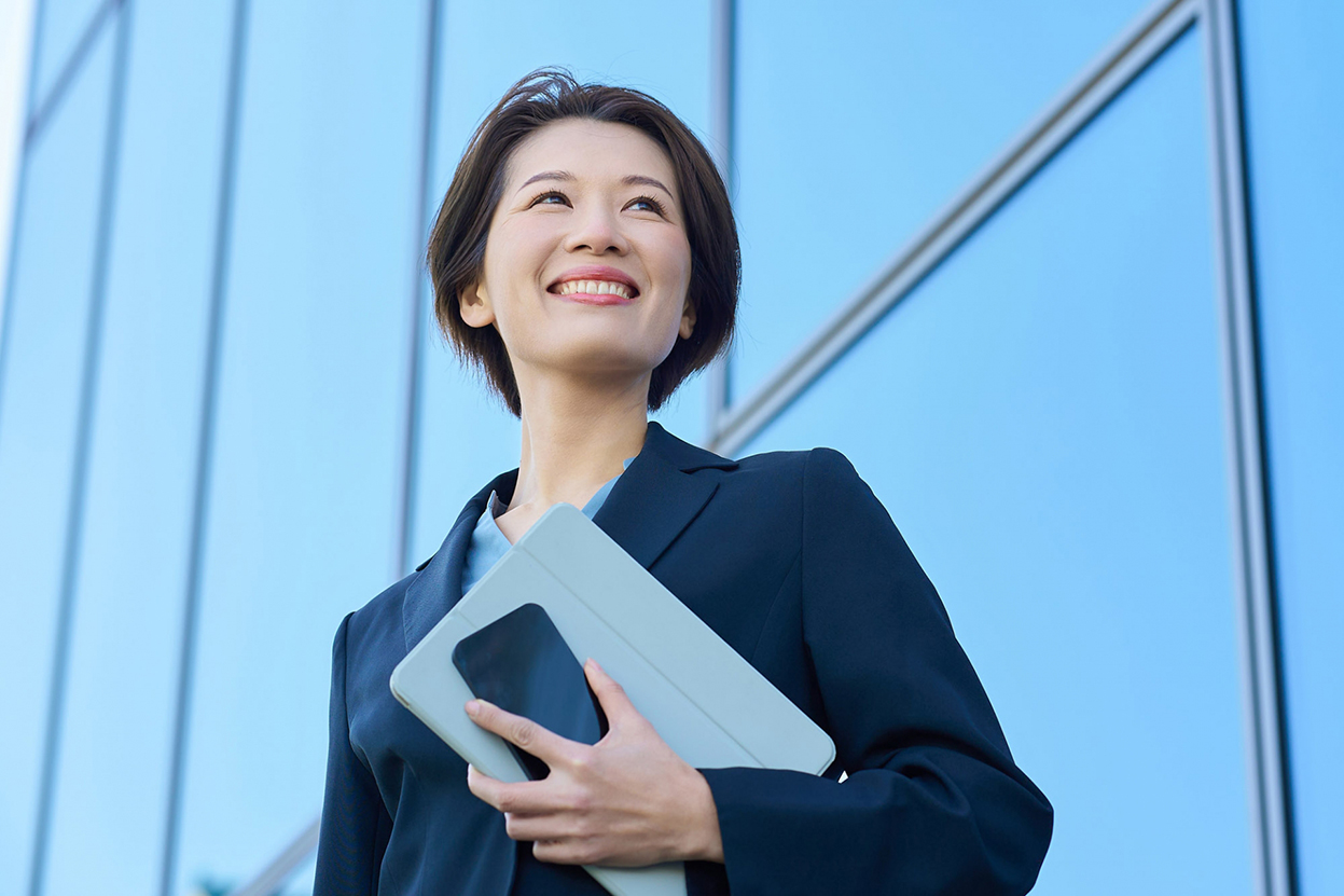 スーツ姿の女性